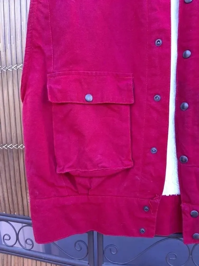 Veste rouge sans manche fourrée Taille L vintage - photo numéro 5