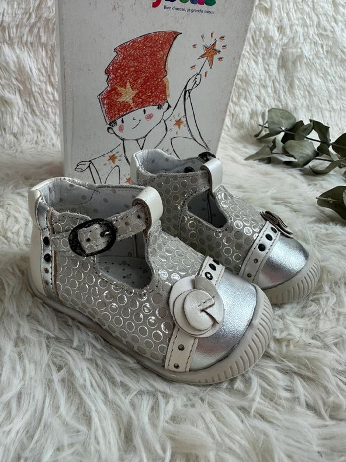 Paire de sandales Babybotte taille 18 - photo numéro 2