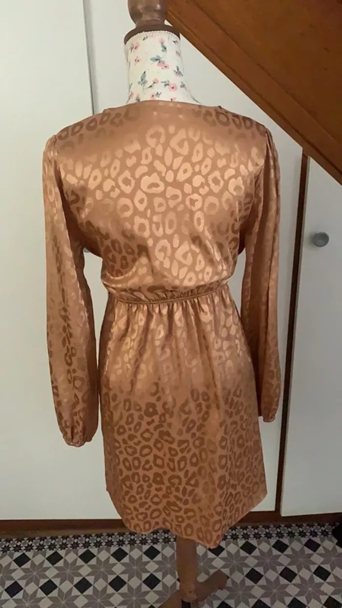 Robe effet satiné - photo numéro 4