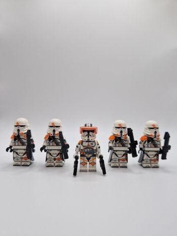 Figurines type lego Commandant Clone Cody + 4 clones de la 212ème star wars