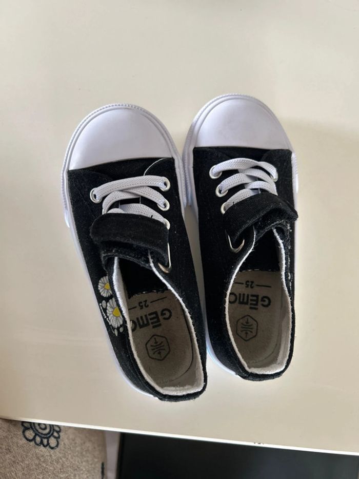 Zapatillas niña negras con motivos - photo numéro 3