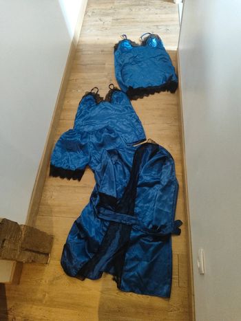 Ensemble de nuit bleu dentelle neuf