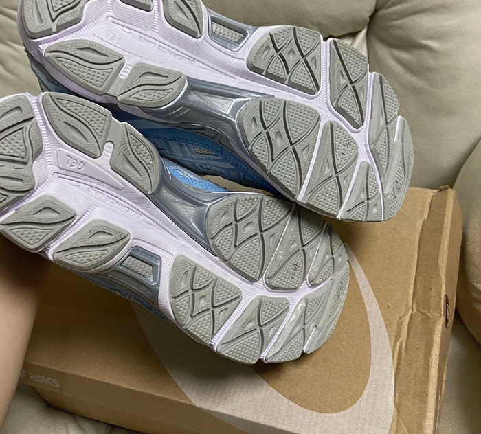 Asics GEL-NYC Taille 41.5 - photo numéro 5