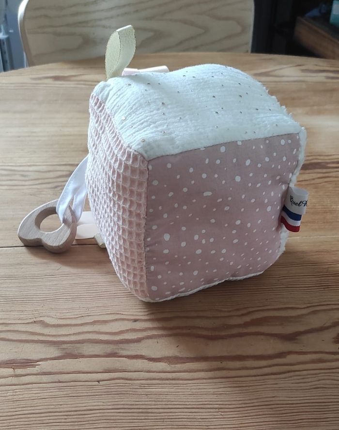 Cube d'éveil bebe fille neuf