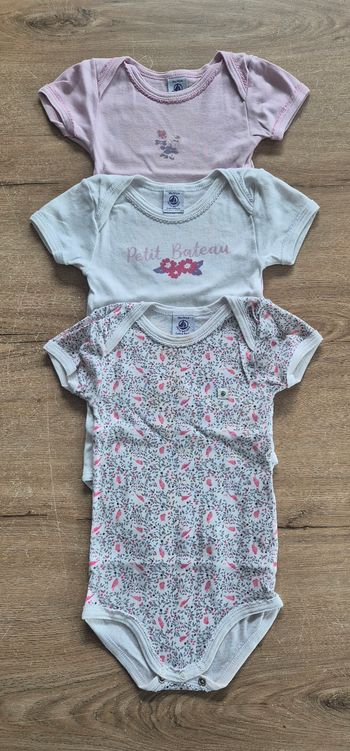 Lot bodies MC Petit Bateau 18 mois 