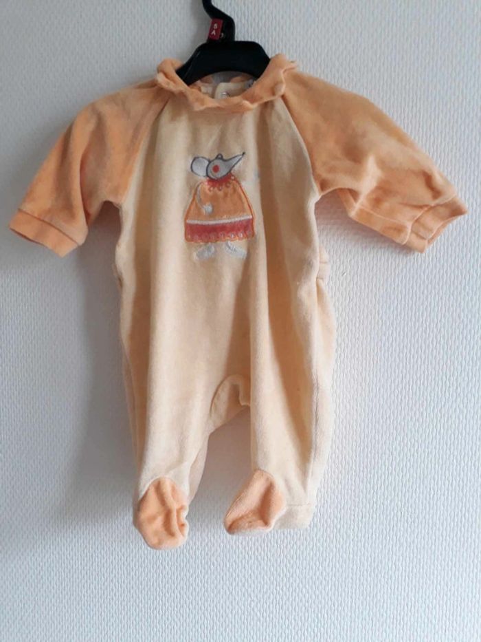 Pyjama jaune avec dessin d'une petite souris