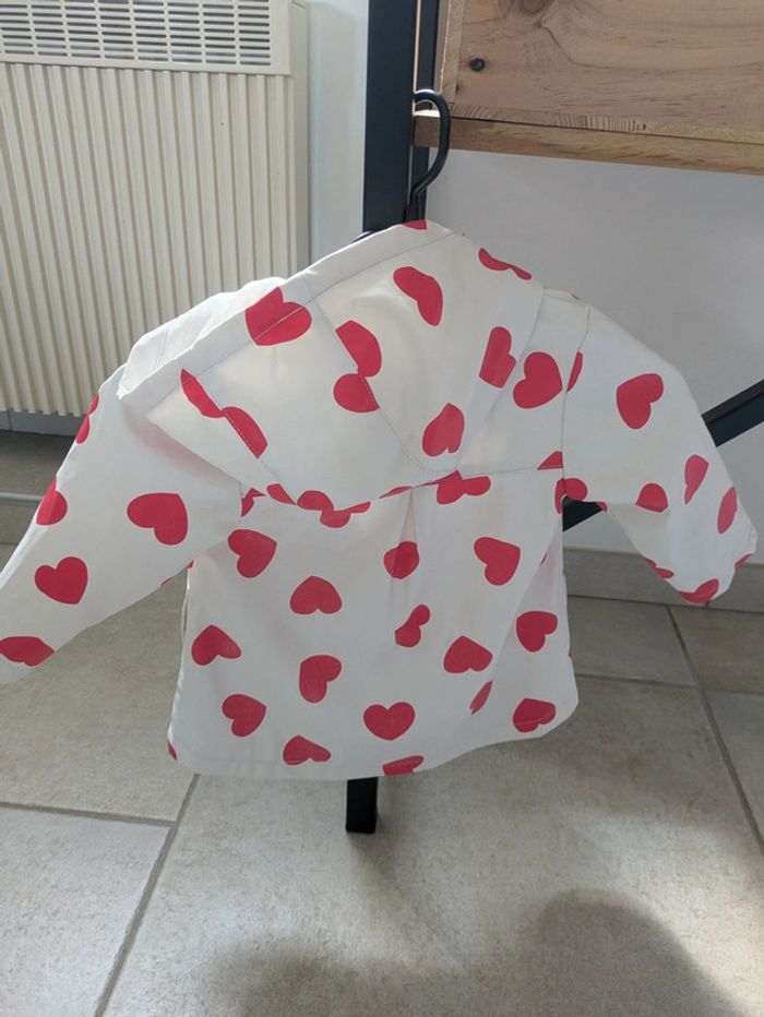 Manteau fille 18 mois blanc avec des coeurs rouges - photo numéro 2