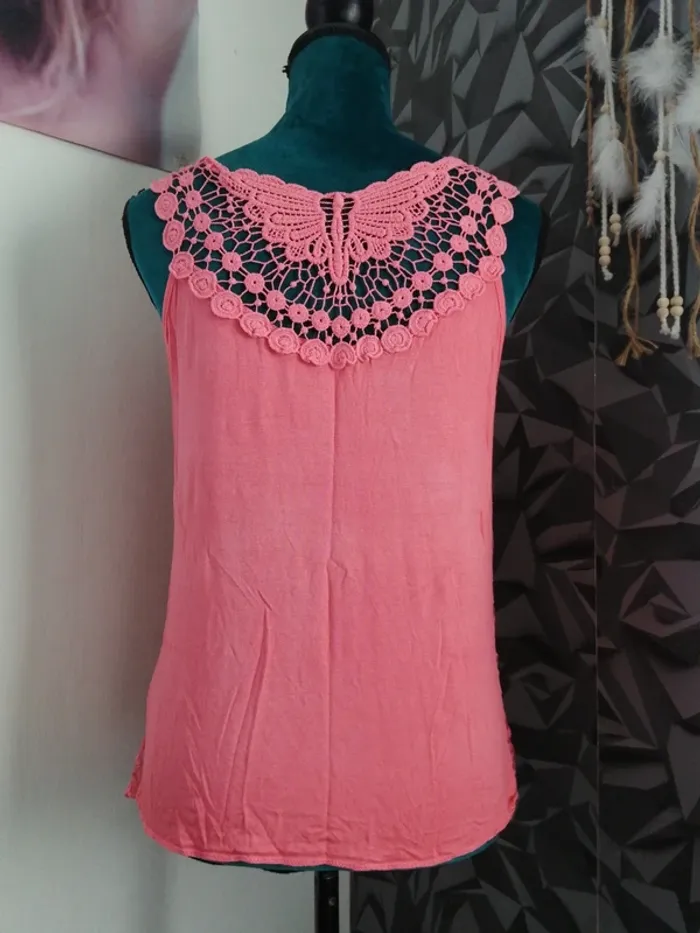 Top corail en dentelle, col drapé, libellule dans le dos, doublé / sans marque / (TU) - photo numéro 2