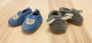 Lot de 2 paires de chaussons 18/19