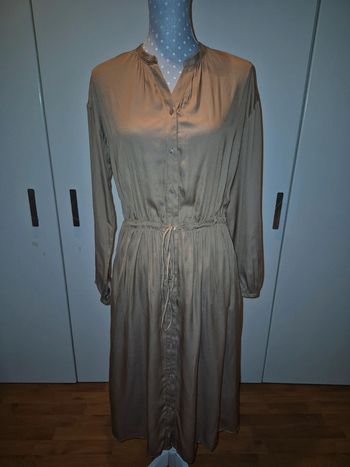 Robe satinée fluide uniqlo