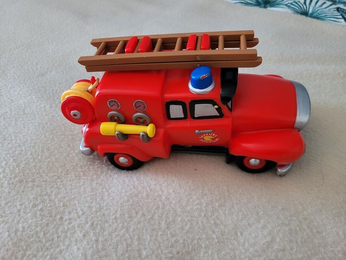 Voiture de pompier Avec 2 figurines - photo numéro 8