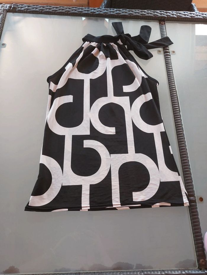 Top noir et blanc Taille M laçage cou très bon état