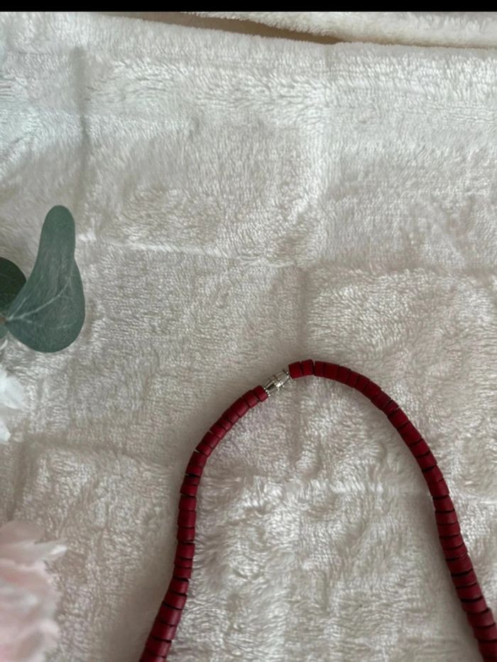 Collier en perle de bois rose - photo numéro 3