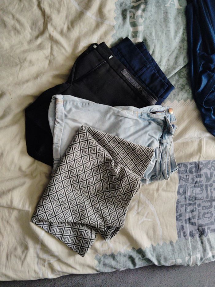 3 short et une jupe