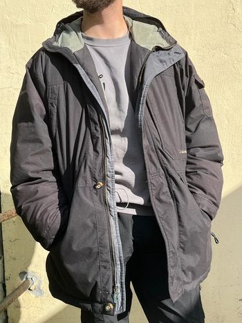 Manteau chaud Columbia en duvet et plume avec capuche - noir et gris