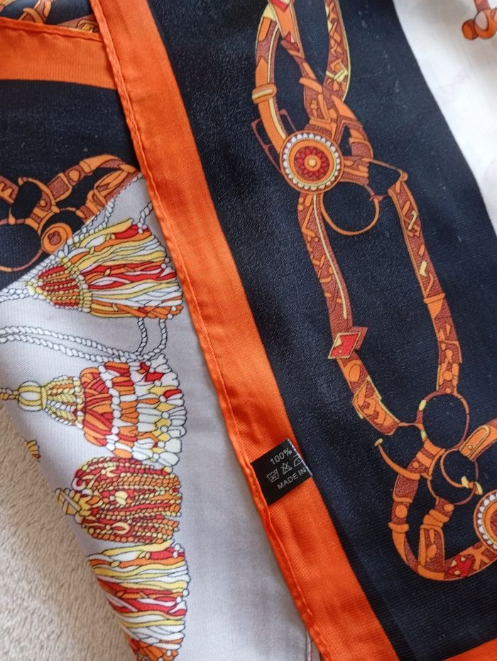 Carré en soie multi-usages - photo numéro 6