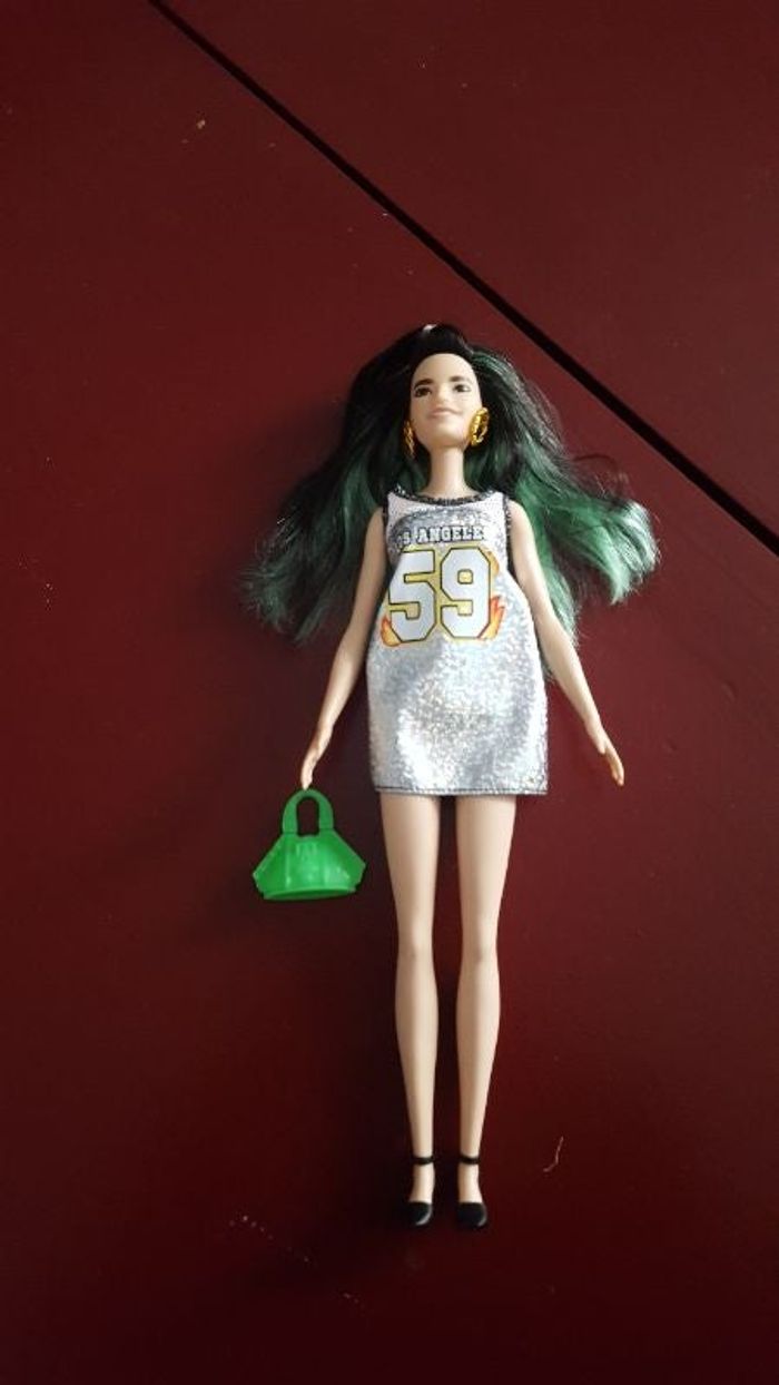 Barbie fashionistas 110 très bon état