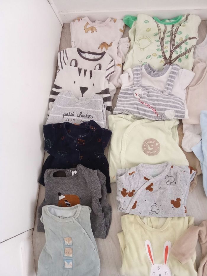 Lot vêtements 6 mois - photo numéro 2
