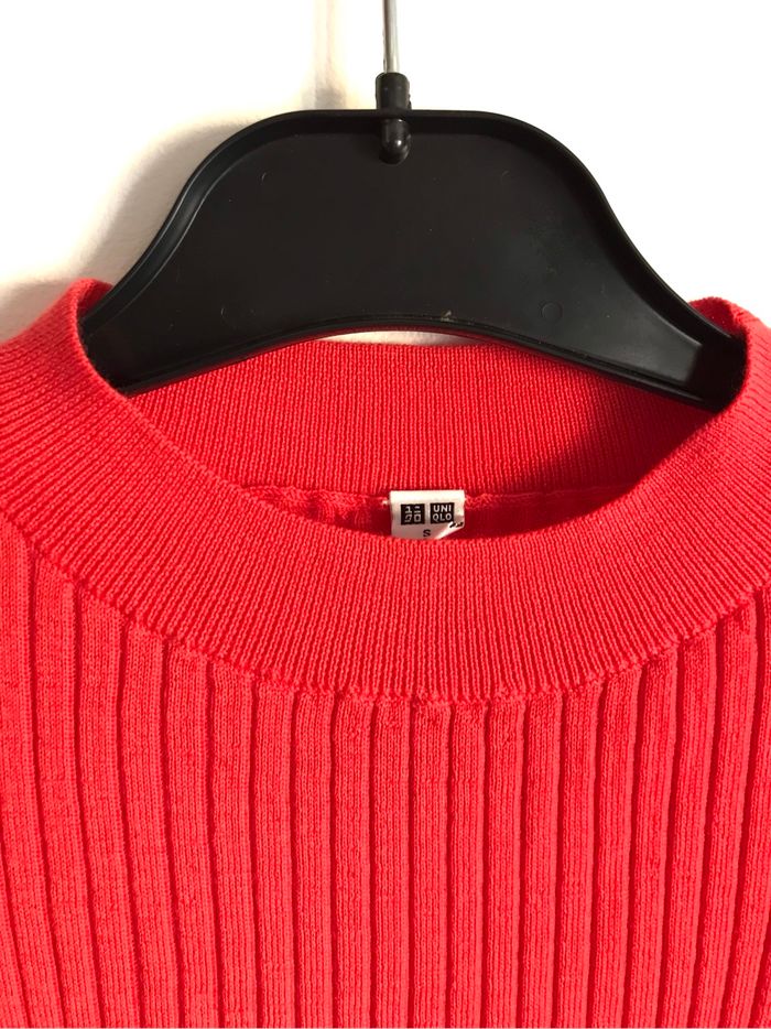 Pull manches courtes rouge corail en 100% laine Uniqlo taille S - photo numéro 2