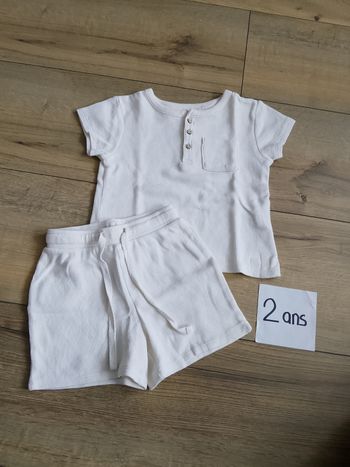 Ensemble beige t-shirt et short garçon 2 ans Kiabi