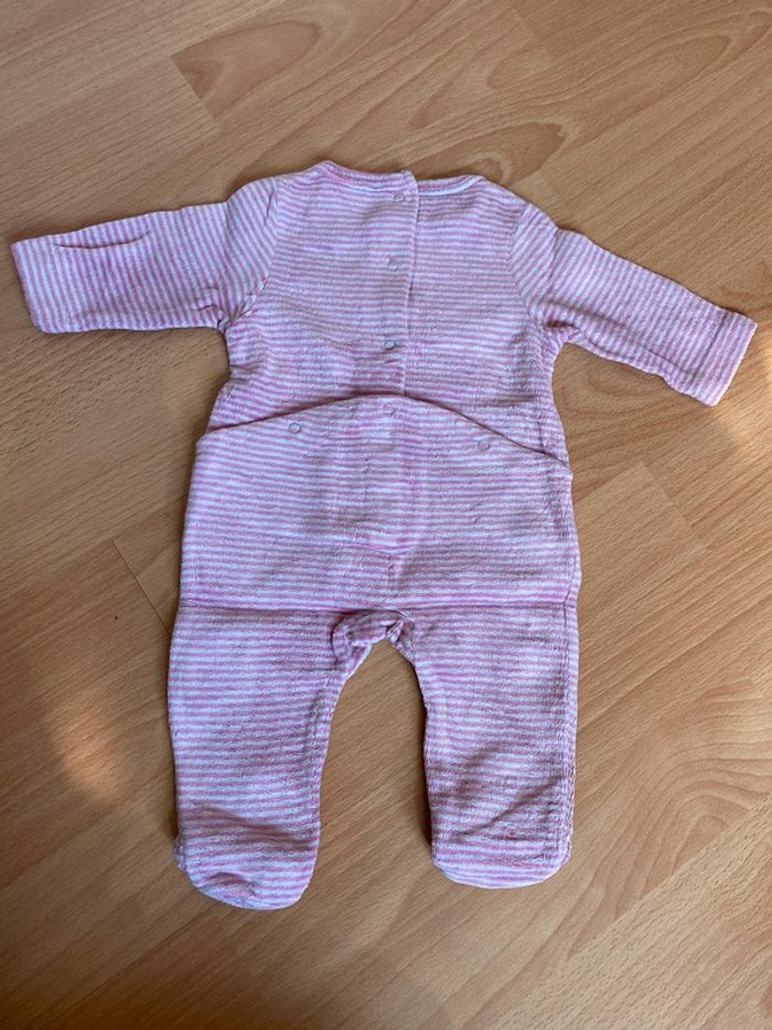 Beau pyjama/grenouillère Vertbaudet à rayures T. 1 mois/54 cm fille TBE - photo numéro 2