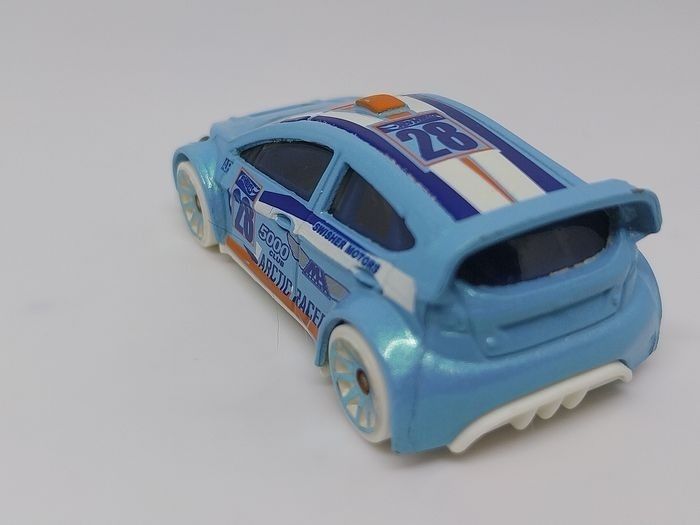 Hot Wheels '12 Ford Fiesta 2016 - photo numéro 3