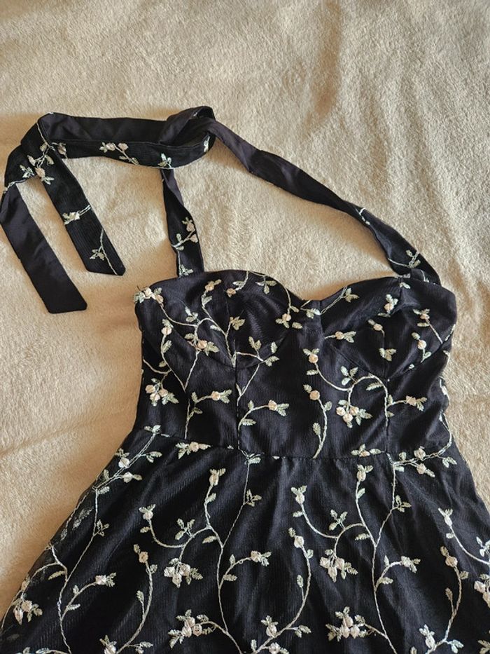Robe dos nu brodée style pin-up Shein - photo numéro 2