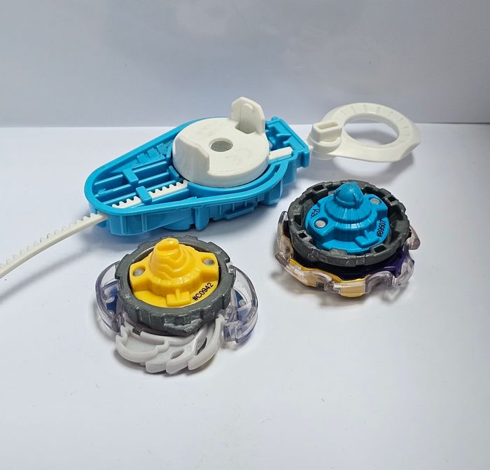Lot Toupies Beyblade Burst - photo numéro 2