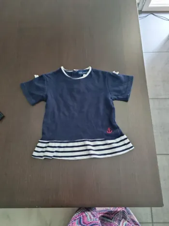 T shirt marinière petit cœur a la mer 2 ans très bon état