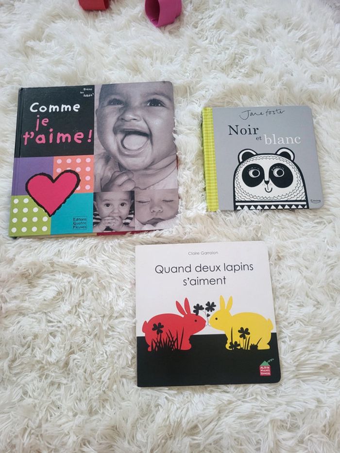 Lot livre en noir et blanc.