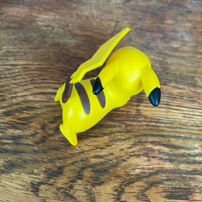 Figurine Pokémon pikachu - photo numéro 3