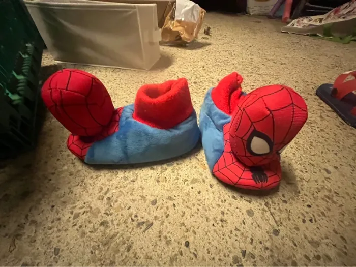 Chausson spiderman taille 27