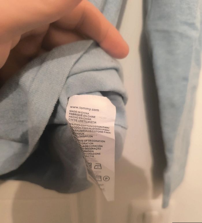 Pull col V Tommy Hilfiger taille M - photo numéro 4