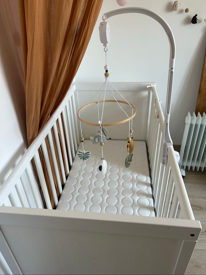 Berceau + matelas + mobile - photo numéro 4