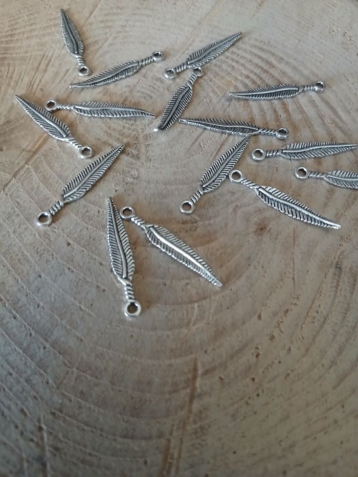 Lot de 22 breloques plumes - photo numéro 2