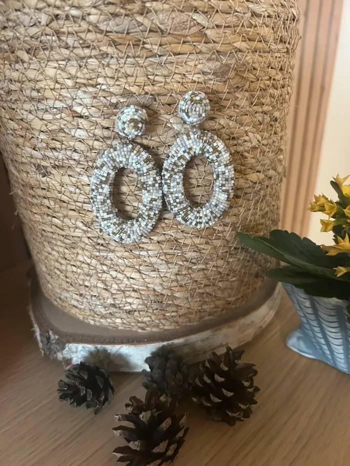 Boucles d’oreilles en perles beige