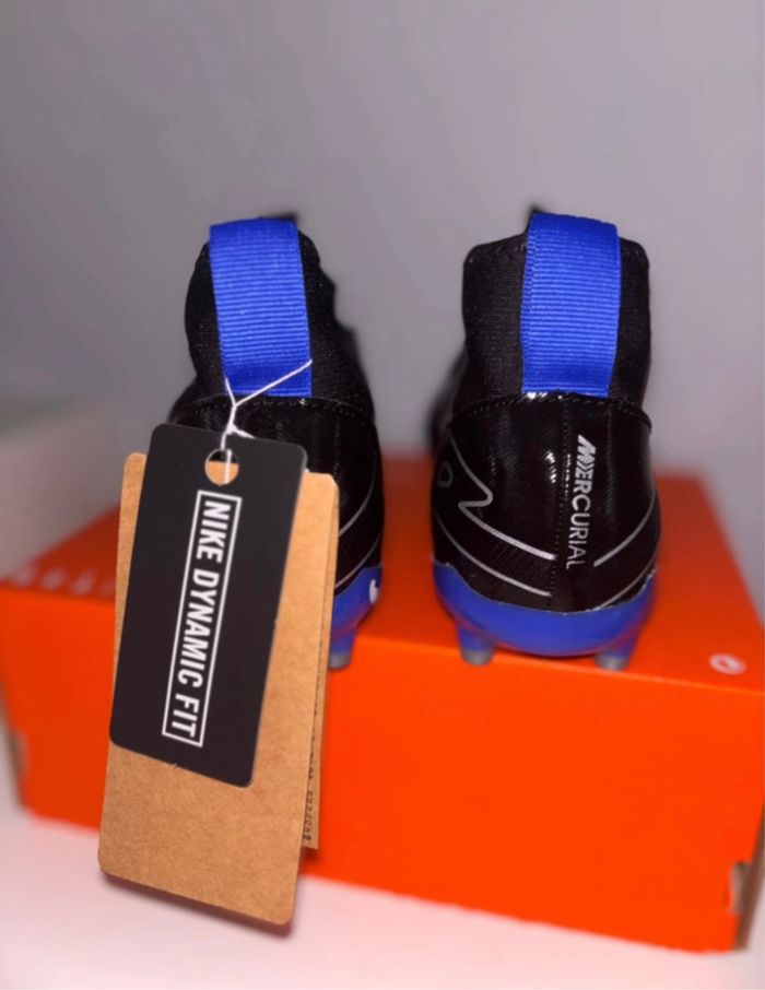 Baskets Foot Nike P.35,5 Neuves - photo numéro 4