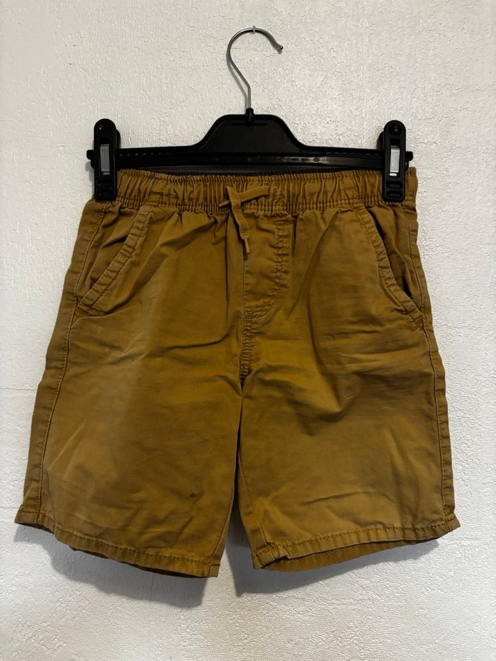 Short moutarde kiabi 7 ans