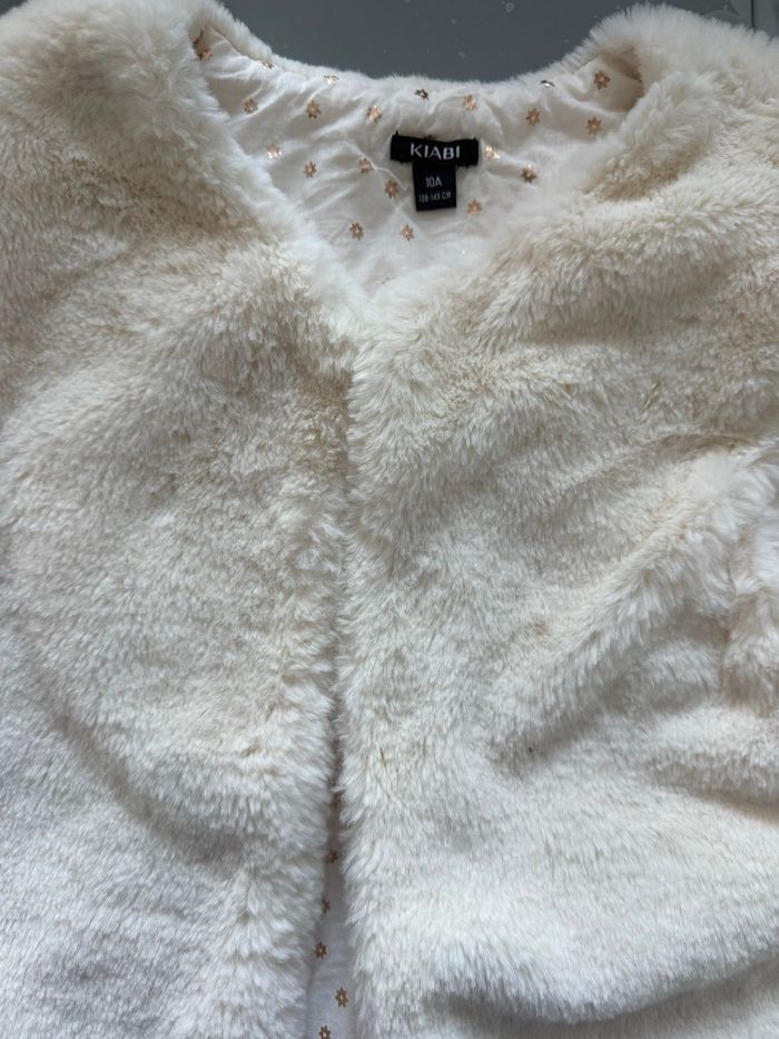Beau Gilet cardigan sans manches T 10 ans fille Kiabi couleur blanc Très bon état - photo numéro 2