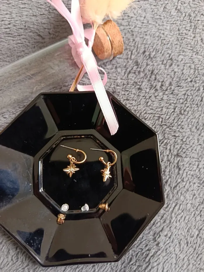Boucles d'oreilles étoiles doré - photo numéro 3