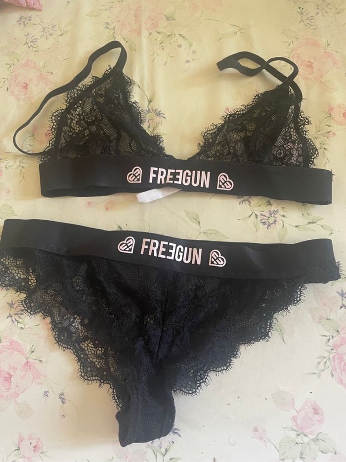 Ensemble en dentelle freegun