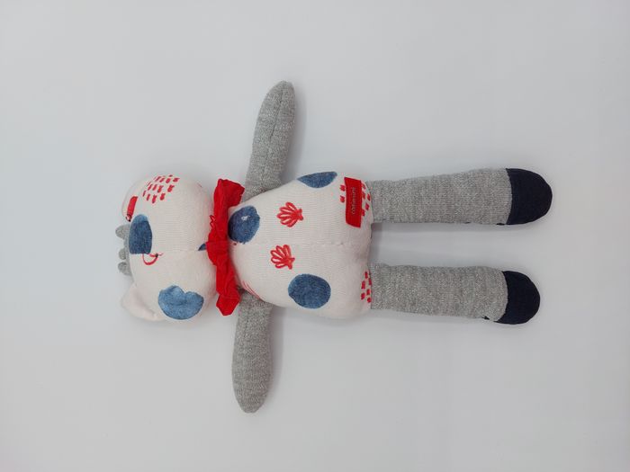 Peluche doudou chat blanc bleu argent CATIMINI col rouge coquillage LIRE DEFAUT - photo numéro 2