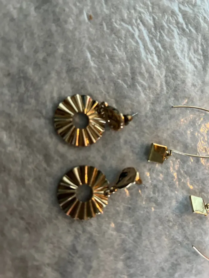 Boucles d’oreilles dorées - photo numéro 3
