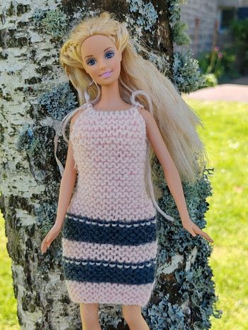 Robe rose et grise a nouer pour barbie