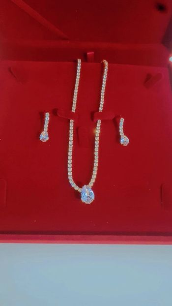 Ensemble parure collier boucle d'oreilles zircon