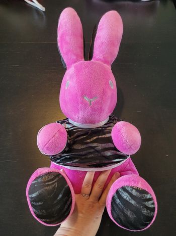 Grosse peluche lapin rose et noir