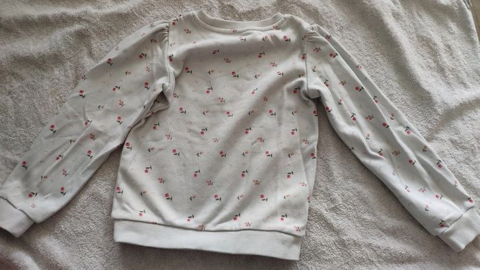 Pull Kiabi 8 ans fleurs - photo numéro 2