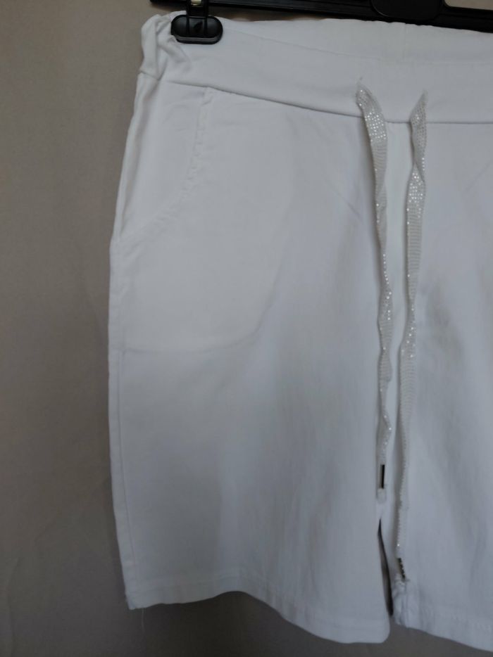 Très beau short blanc femme T U - photo numéro 2