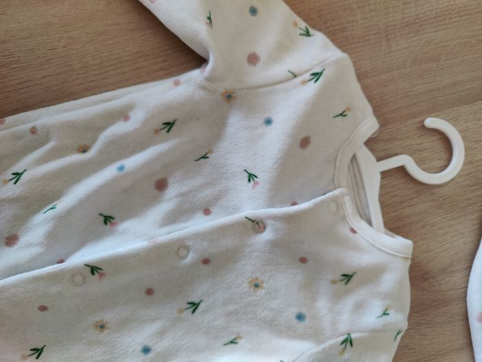 Pyjama fleuri en velours - photo numéro 2