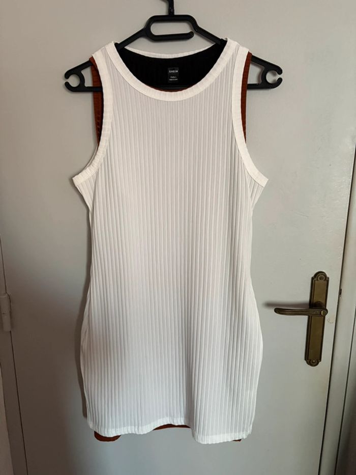 Lot 3 robes